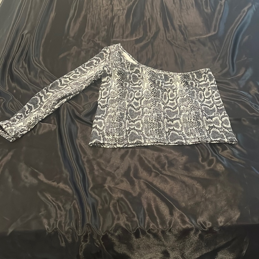 Snakeskin cropped shirt
